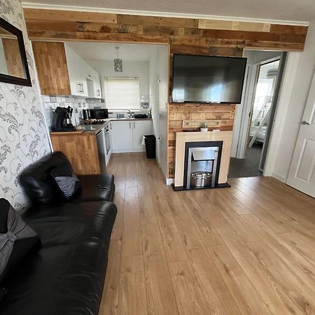 Signature, Scratby - Two Bed Chalet, Sleeps 7, Free Wi-Fi, Bed Linen And Towels Included, Pets Welcome And Onsite Entertainment Available Exterior foto