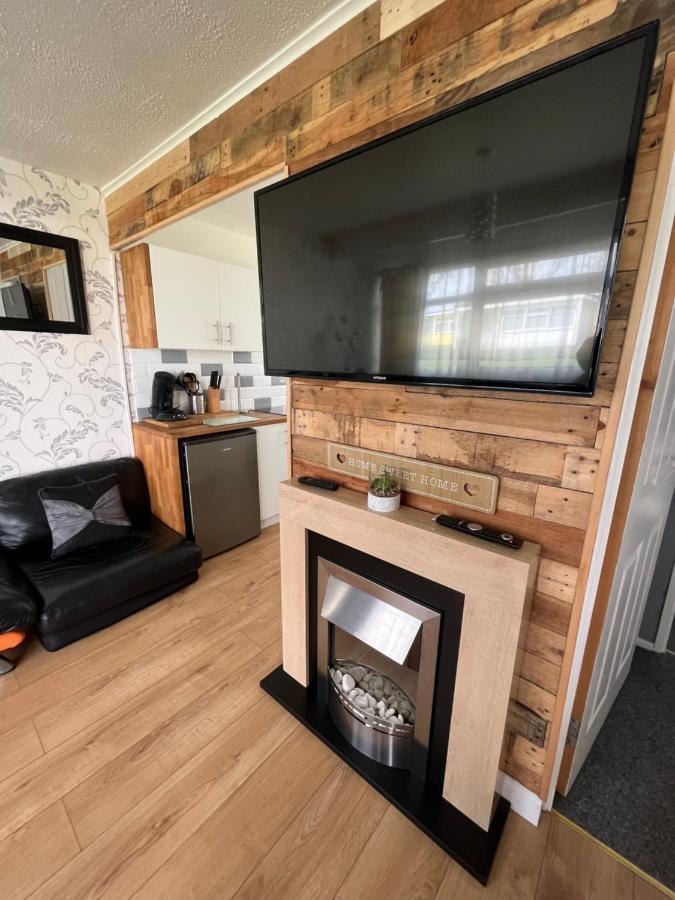 Signature, Scratby - Two Bed Chalet, Sleeps 7, Free Wi-Fi, Bed Linen And Towels Included, Pets Welcome And Onsite Entertainment Available Exterior foto