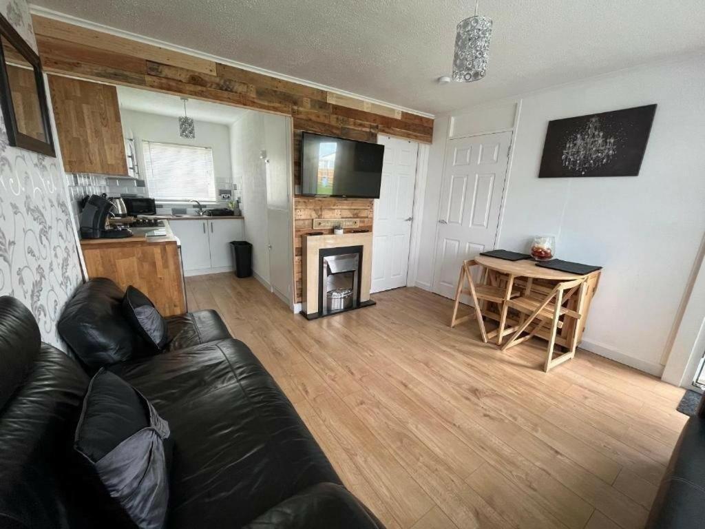 Signature, Scratby - Two Bed Chalet, Sleeps 7, Free Wi-Fi, Bed Linen And Towels Included, Pets Welcome And Onsite Entertainment Available Exterior foto