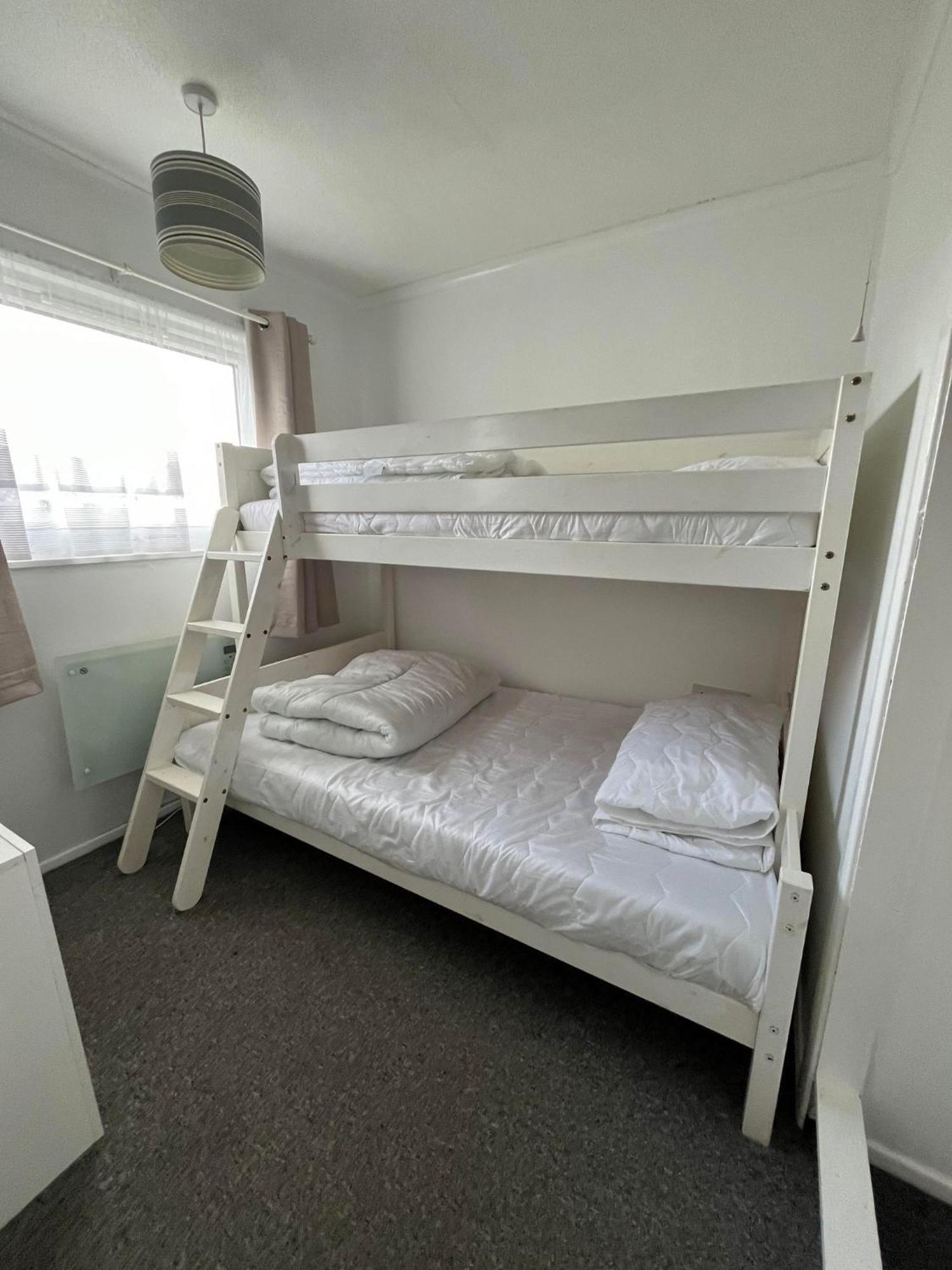 Signature, Scratby - Two Bed Chalet, Sleeps 7, Free Wi-Fi, Bed Linen And Towels Included, Pets Welcome And Onsite Entertainment Available Exterior foto