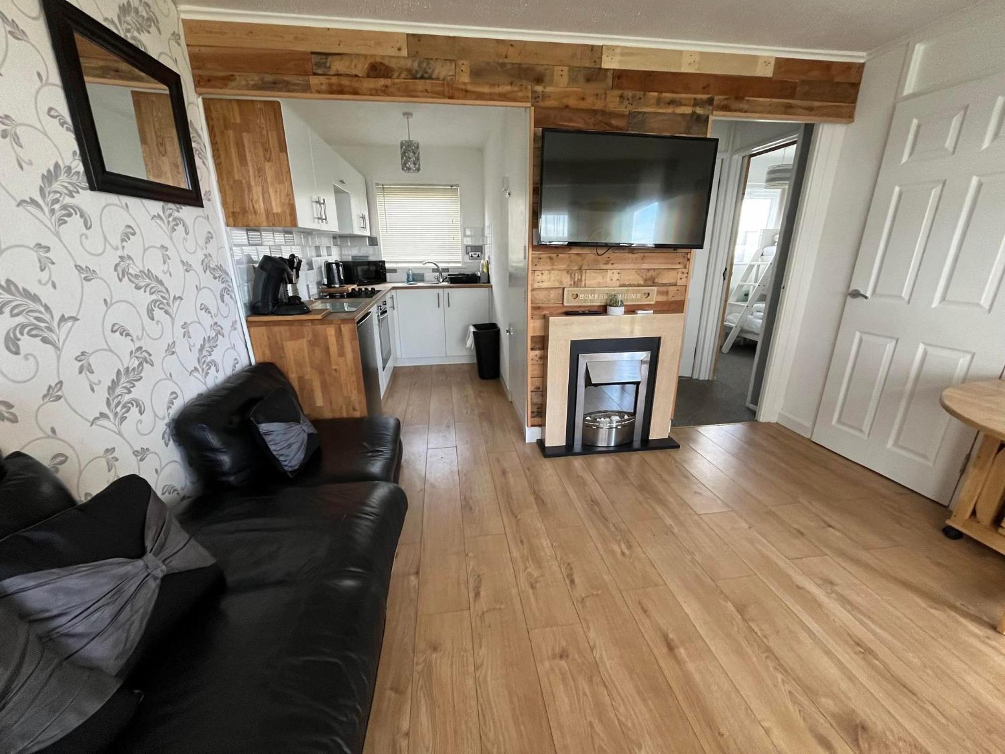 Signature, Scratby - Two Bed Chalet, Sleeps 7, Free Wi-Fi, Bed Linen And Towels Included, Pets Welcome And Onsite Entertainment Available Exterior foto