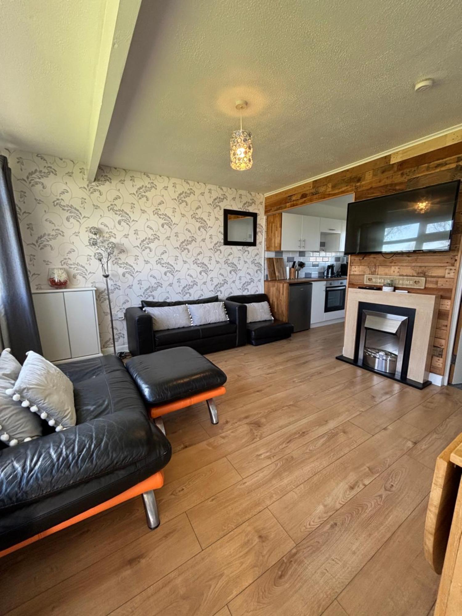 Signature, Scratby - Two Bed Chalet, Sleeps 7, Free Wi-Fi, Bed Linen And Towels Included, Pets Welcome And Onsite Entertainment Available Exterior foto